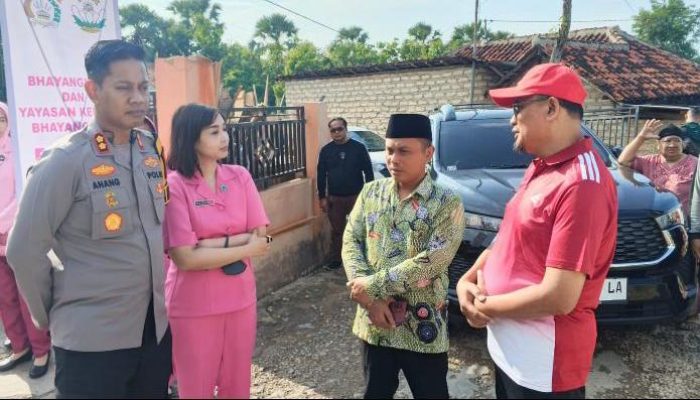 Kapolres Sumenep dan Ibu Bhayangkari Hadir di Tengah Korban Puting Beliung, Camat Pragaan Beri Apresiasi