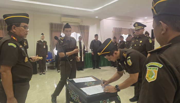 Kajari Sumenep Lantik Dua Pejabat Baru, Tekankan Tantangan Berat di Pidsus dan Pidum