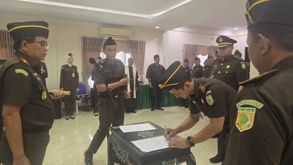 Kajari Sumenep Lantik Dua Pejabat Baru, Tekankan Tantangan Berat di Pidsus dan Pidum