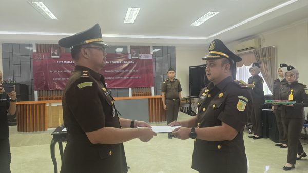 Kajari Sumenep Lantik Dua Pejabat Baru, Tekankan Tantangan Berat di Pidsus dan Pidum