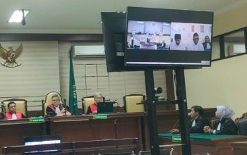 Majelis Hakim Vonis Kades dan BPD Sidokelar Lamongan dalam Kasus Korupsi Dana CSR 3 Majelis Hakim Vonis Kades dan BPD Sidokelar Lamongan dalam Kasus Korupsi Dana CSR