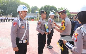 Kenaikan Pangkat dan PTDH Warnai Upacara Polres Sumenep, Kapolres: Penghargaan dan Sanksi Harus Berjalan Seimbang