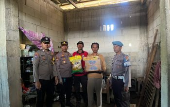 Polres Trenggalek Salurkan Bantuan untuk Warga Terdampak Angin Kencang di Pule 42 Polres Trenggalek Salurkan Bantuan untuk Warga Terdampak Angin Kencang di Pule