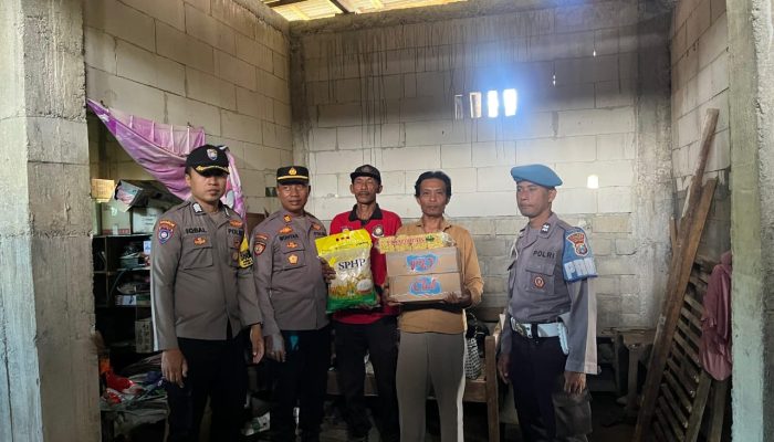 Polres Trenggalek Salurkan Bantuan untuk Warga Terdampak Angin Kencang di Pule