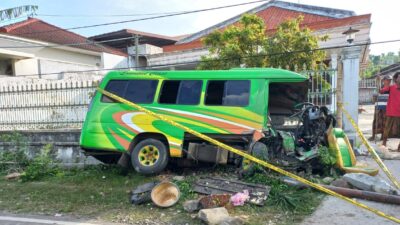 Laka Lantas, 2 Orang Penumpang Minibus di Sumenep Meninggal Dunia