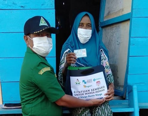 GUSDURian Peduli Sumenep Salurkan Bantuan Sembako di Pulau Sapeken