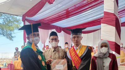 Rapat Senat Terbuka STKIP PGRI Sumenep, Muhammad Romli, S.Pd Dinobatkan sebagai Wisudawan Berprestasi