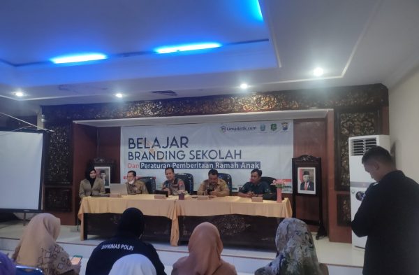 Kadinsos P3A Sumenep Ajak Seluruh Siswa Waspada Pengaruh Digitalisasi