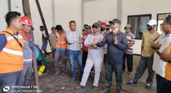 Warga Dua Desa di Kecamatan Sapeken Demo PLN Pulau Sepanjang