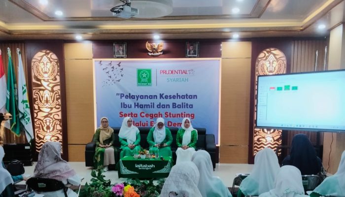 Cegah Stunting, PP Fatayat NU Bersama Prudential Syariah Gelar Pelayanan Kesehatan Ibu Hamil dan Balita di IAI Tabah Lamongan
