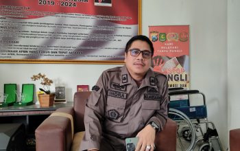 Kasi Intel Kejari Sumenep Pastikan Oknum yang Disebut Ajudan Kajari Tidak Benar 4 Kasi Intel Kejari Sumenep Pastikan Oknum yang Disebut Ajudan Kajari Tidak Benar