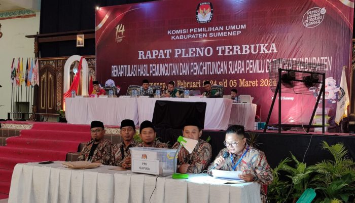 Rapat Pleno Terbuka KPU Sumenep Hasil Pemilu 2024, Pembacaan Hasil PPK Gapura Lancar