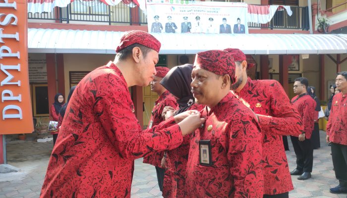 Menuju WBK, Kepala DPMPTSP Sumenep Lakukan Penandatanganan Pakta Integritas dan Penyematan PIN Zona Integritas