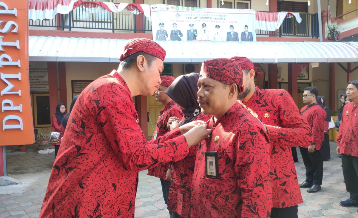 Menuju WBK, Kepala DPMPTSP Sumenep Lakukan Penandatanganan Pakta Integritas dan Penyematan PIN Zona Integritas