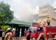 Si Jago Merah Melahap Gudang Sepeda, Warga Kecewa