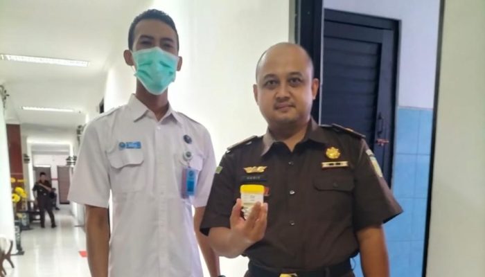 Kejari Sumenep Lakukan Tes Urine untuk Seluruh Pegawai