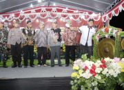 Pemukulan Gong Oleh Bupati Sumenep Menandai Dibukanya Secara Resmi Parade Tong-tong Serek