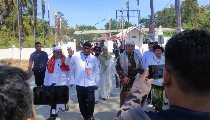 Diantar Ribuan Pendukung dan Relawan, Achmad Fauzi-Imam Hasyiim Resmi Mendaftar ke KPU Sumenep