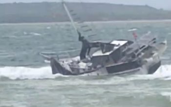 Cuaca Ekstrem, Kapal Yacht Asal Australia Terdampar di Perairan Sumenep