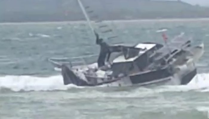 Cuaca Ekstrem, Kapal Yacht Asal Australia Terdampar di Perairan Sumenep