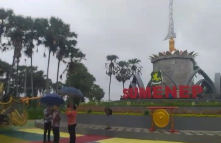 Tugu Keris Aryawiraraja Diresmikan Menbud Fadli Zon Cara Pemkab Sumenep Menghargai Leluhur 1 Tugu Keris Aryawiraraja Diresmikan Mendikbud Fadli Zon Cara Pemkab Sumenep Menghargai Leluhur