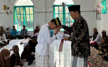 Berkah di Penghujung Ramadhan, Syamsul Bahri Anggota DPRD Sumenep Santuni Puluhan Yatim Piatu di Pagerungan Besar