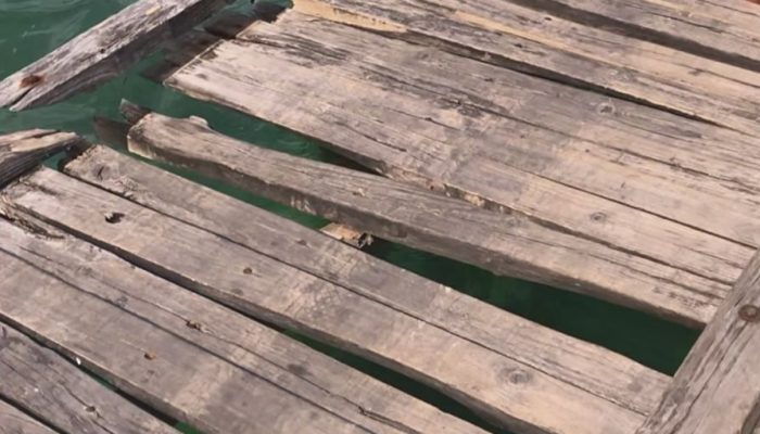 Sebagian Material Dermaga Kayu di Desa Saseel Rusak, Mahasiswa Desak Pemerintah Segera Bertindak
