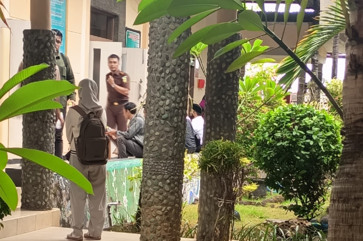 Terungkap Fakta Baru di Sidang Lanjutan PN Pamekasan: Pengacara Sebut Kurir J&T Langgar SOP COD Jadi Pemicu Kesalahpahaman 1 IMG 20251022 094522