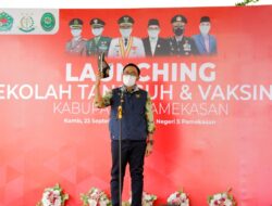 Launching Sekolah Tangguh, Bupati Pamekasan Pamer Sepatu Produk WUB