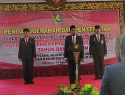 Penganugerahan dan Penyematan Tanda Kehormatan Presiden RI oleh Bupati Sumenep Achmad Fauzi untuk Ratusan PNS 3 Penganugerahan dan Penyematan Tanda Kehormatan Presiden RI oleh Bupati Sumenep Achmad Fauzi untuk Ratusan PNS