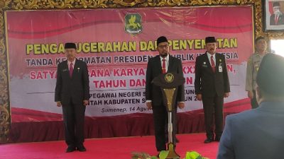 Penganugerahan dan Penyematan Tanda Kehormatan Presiden RI oleh Bupati Sumenep Achmad Fauzi untuk Ratusan PNS