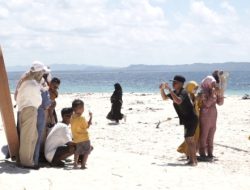 Pantai Salam Pulau Saebus Sumenep Bikin Wisatawan Lupa Mantan