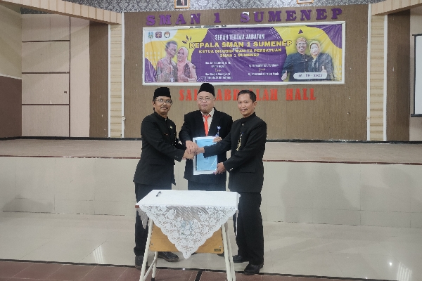 Sertijab Kepala SMA Negeri 1 Sumenep, Ketua MKKS Sirajul Munir Jabat Plt