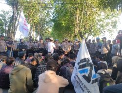 Tangkap Mafia Pupuk.!!, Aliansi Amanat Rakyat Gelar Aksi di Mapolres Sumenep