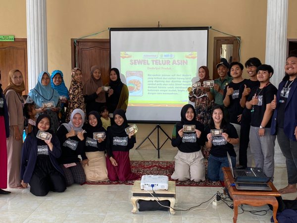 Sosialisasi Usaha Sewel Telur Asin dan Pemasaran melalui Media Massa Online