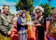 Yessy Waspo Gaungkan Identitas Budaya Kalimantan di BCC 2024, Raih Penghargaan Pakaian Adat Terbaik